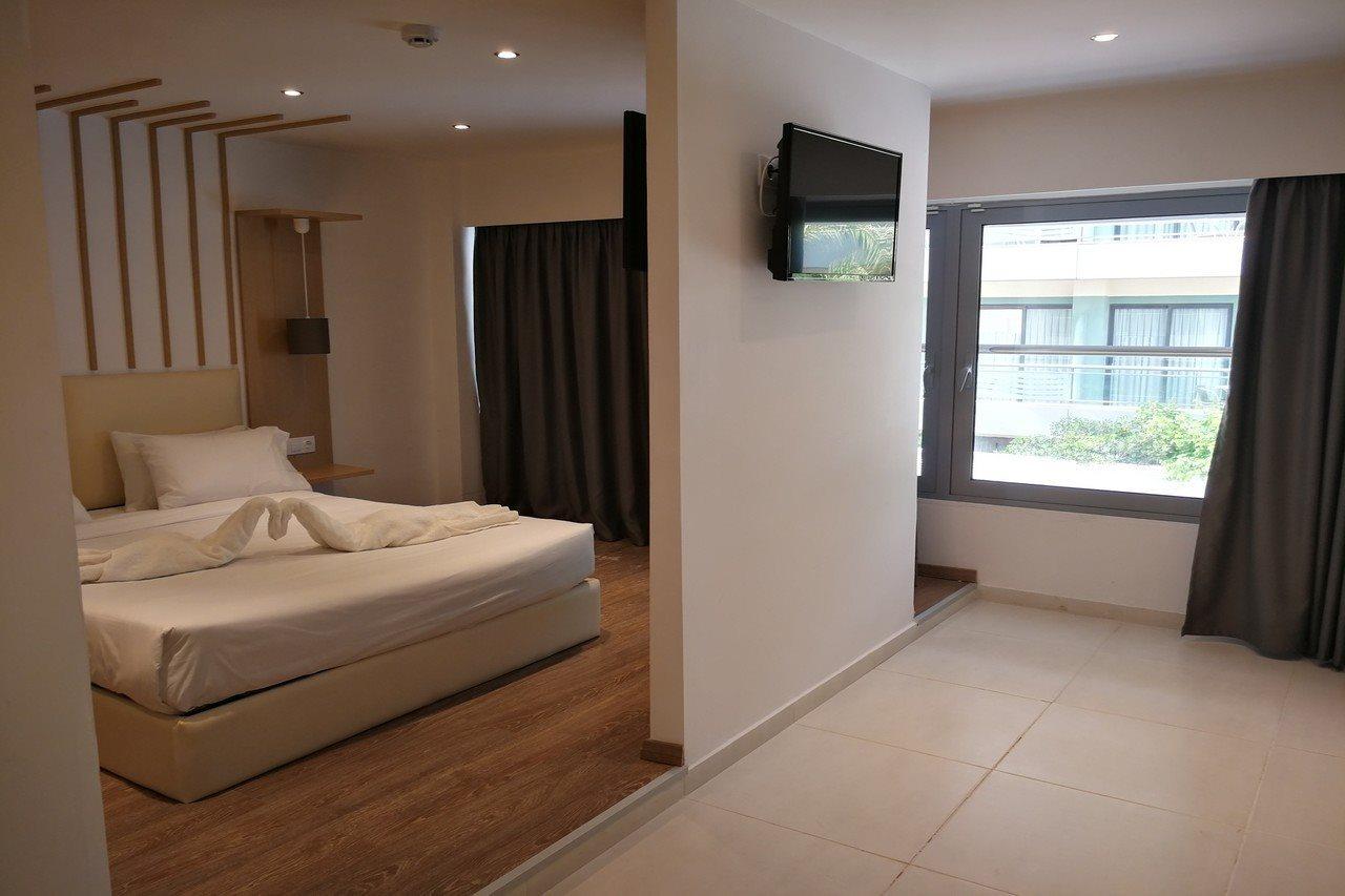 Elite Hotel 4*